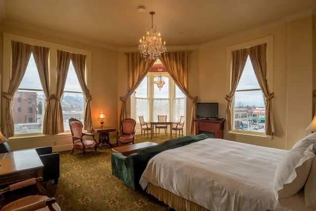 جناح بسرير كينج بجاكوزي، Geiser Grand Hotel 1/5