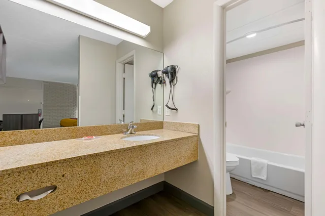 غرفة بسريرين مزدوجين للمدخنين، Econo Lodge Creedmoor - Butner 5/6