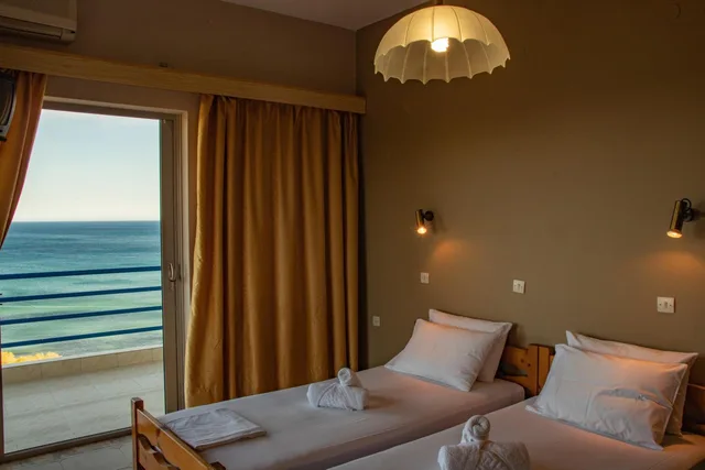 غرفة بسريرين منفصلين بإطلالة على البحر، De La Plage 1/10