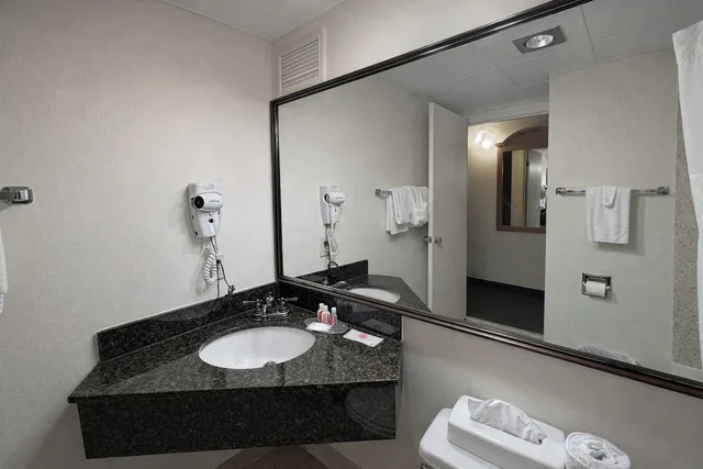 1 Queen Bed - Mobil Access Tub Nsmk Micfridg، Motel6 Rawlins, WY 6/7