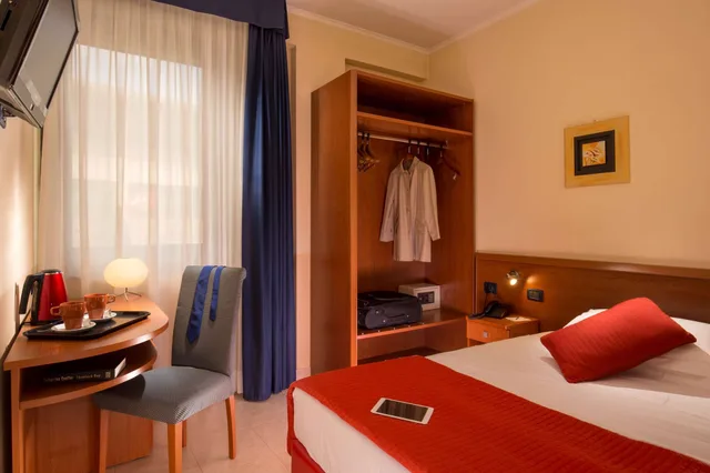 Economy, French Bed، Best Western Blu Hotel Roma 2/3