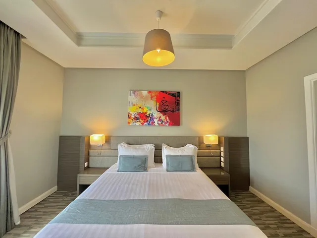 شقة بسريرين منفصلين وسرير كينج بغرفتي نوم، كورنيش لورين سويتس(Loren Suites Corniche) 6/10