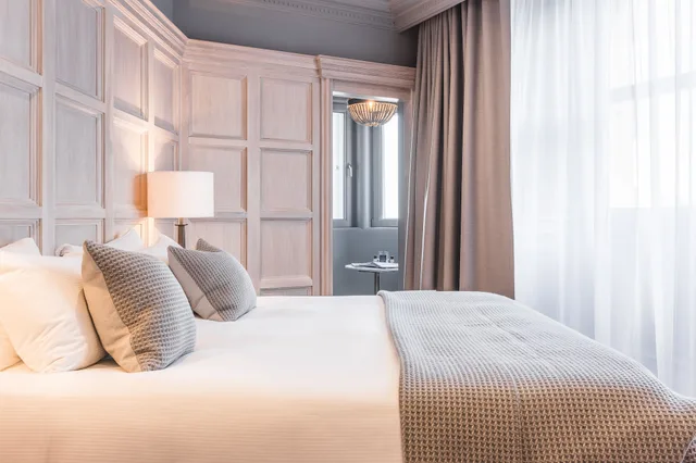 Director, Double or Twin Bed, City View، Scotsman Hotel 1/9