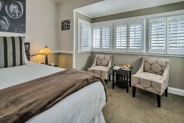 Helena, Suite, King Bed, Jetted Tub، Craftsman Inn 2/10