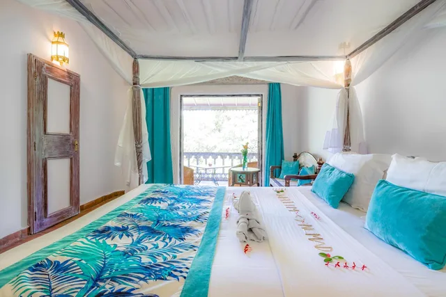 Sea Breeze Rooms، Nomad Beach Resort 1/5