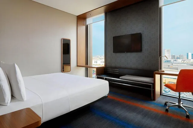Aloft, Guest Room, Superior, King Bed, Pool View, High Floor, Aloft Me'aisam Dubai 1/2