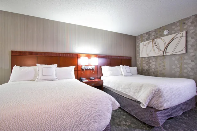 غرفة بسريرين كوين مع أريكة، Courtyard By Marriott Blacksburg 1/3
