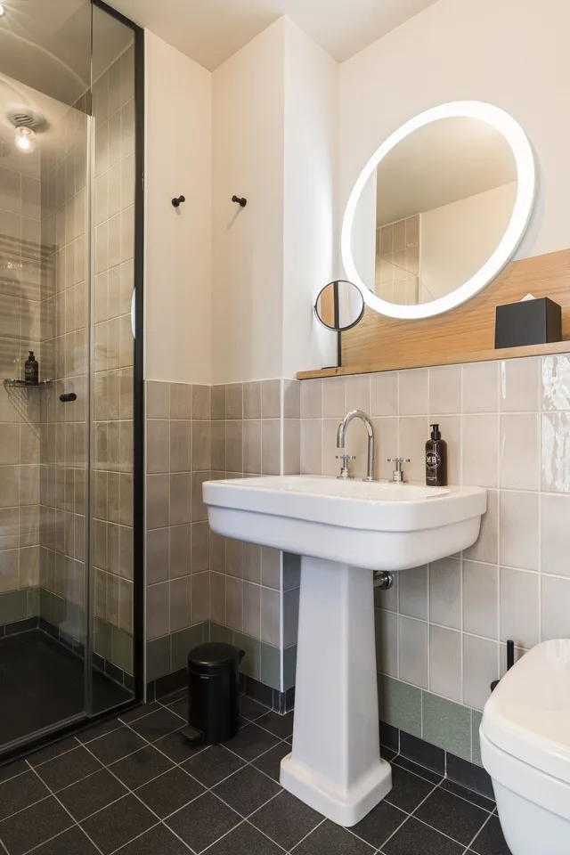Basic, King Bed, Le Grand Quartier 3/4