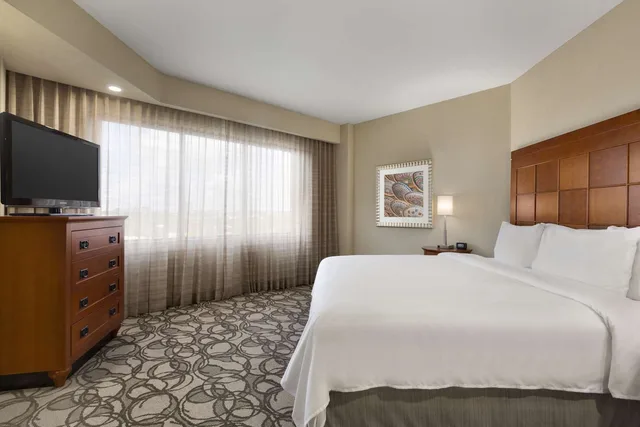 جناح بسرير كينج بغرفتي نوم، Embassy Suites by Hilton San Antonio Airport 2/5