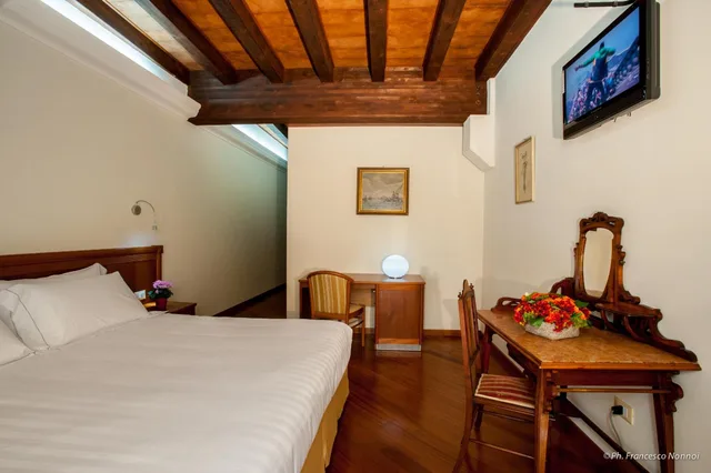 غرفة بسرير مزدوج أو سريرين منفصلين، Hotel Flora 2/9