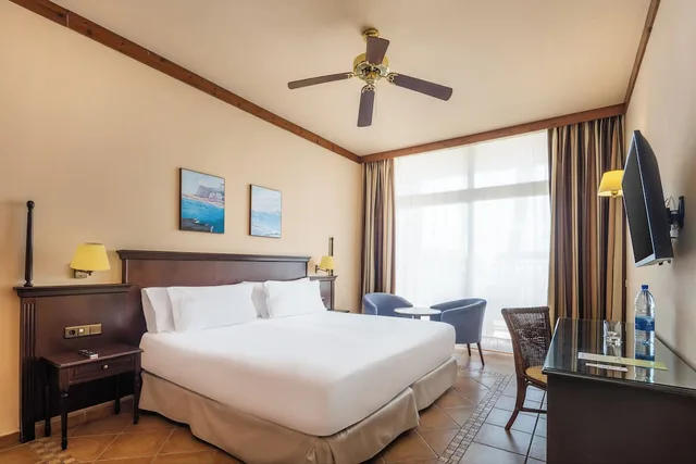 غرفة عائلية بسرير كينج، Occidental Jandia Playa 3/7