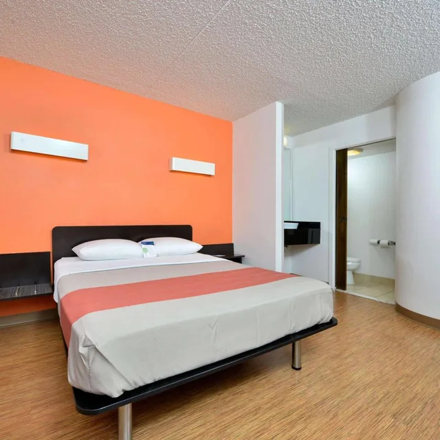 غرفة بسرير كوين لغير المدخنين، Motel6 Plano, TX - West - Frisco 1/7