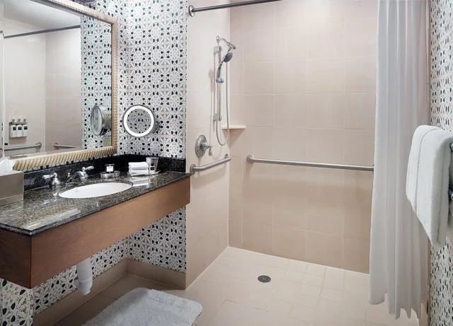 جناح عائلي بسرير كينج لذوي الإعاقة، Omni Orlando Resort At Championsgate 4/4