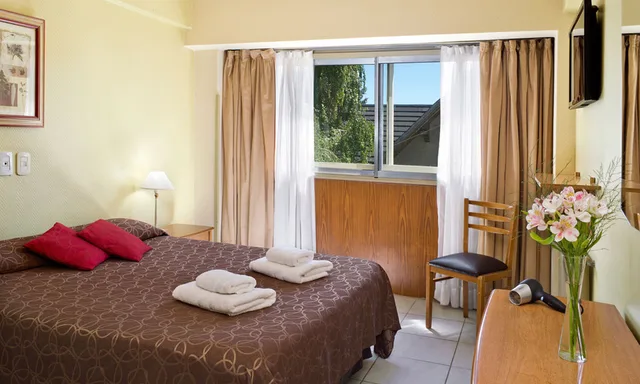 غرفة قياسية بسرير مزدوج، Hotel Internacional Bariloche 1/1