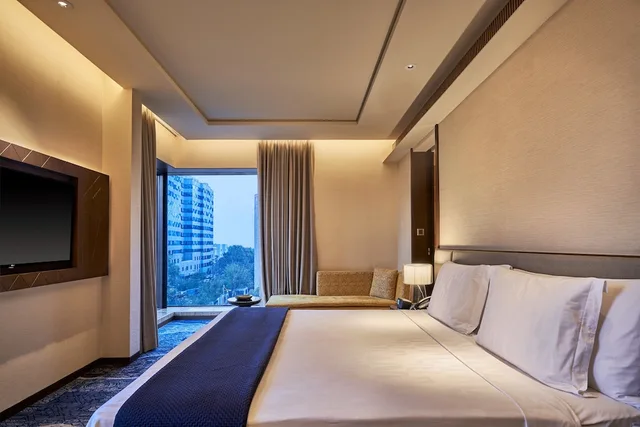 Club, Double Bed, Den، The Den Bengaluru, LXR Hotels & Resorts 1/10