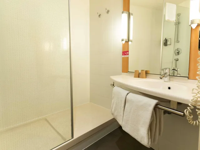 غرفة عائلية بسرير مزدوج مع سرير إضافي، Ibis Barcelona Mollet 7/7
