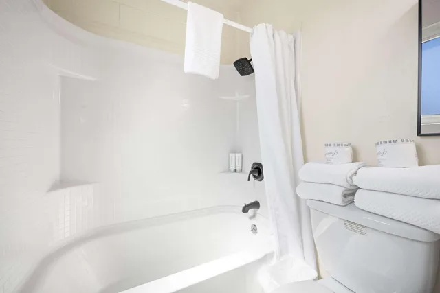 غرفة بسريرين مزدوجين، Econo Lodge Inn & Suites Heavenly Village Area 9/10