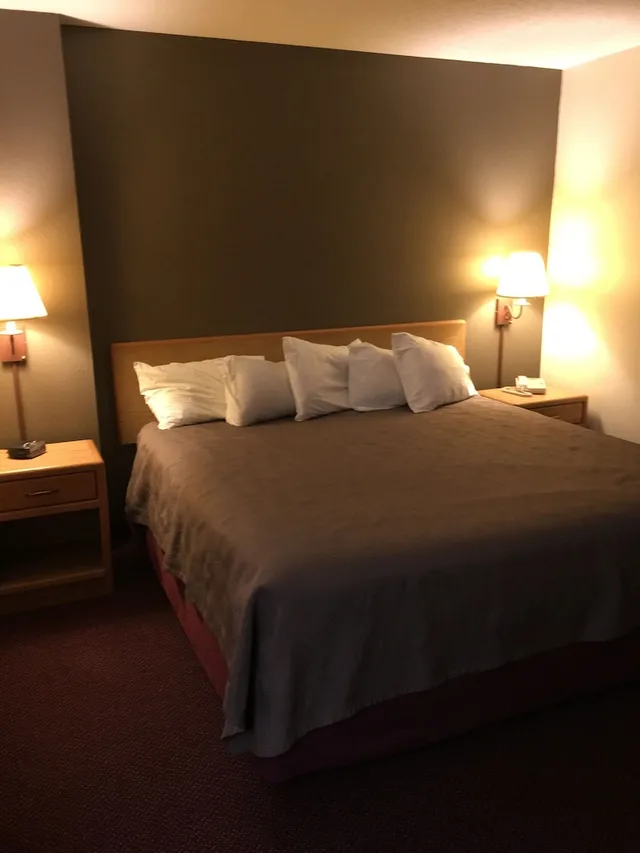 جناح بسرير كينج بغرفتين مع أريكة، Mooselake Lodge 2/3