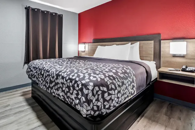 جناح، Econo Lodge Kennett 3/6