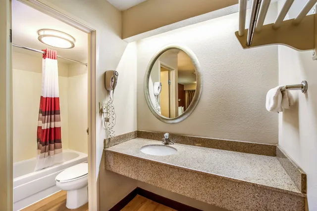غرفة بسريرين مزدوجين، Red Roof Inn Detroit - Plymouth/Canton 3/3