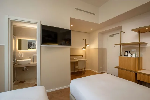 غرفة بسريرين منفصلين، Cosmopolita Rome Colosseum, Tapestry Collection by Hilton 1/4