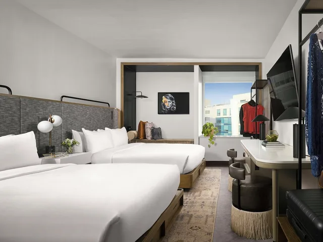 Standard, 2 Queen Beds, City View, Bath and Shower، Yours Truly Dc 1/5