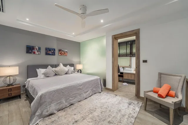 غرفة بسريرين منفصلين وسريرين كينج بـ8 غرف نوم بمسبح خاص، VILLA BAAN PHU PRANA 8/10