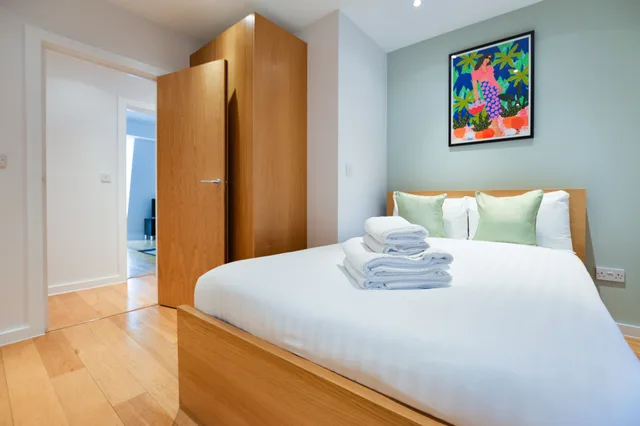 غرفة بسرير مزدوج بغرفة نوم واحدة في الطابق العلوي، Notting Hill Serviced Apartments by Concept Apartments 1/4
