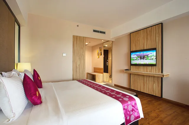 غرفة تنفيذية بسريرين منفصلين بشرفة، Grand Sunshine Resort and Convention 1/10