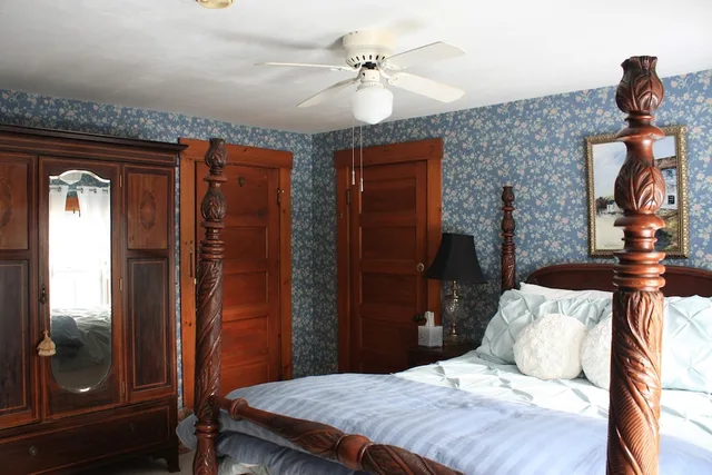 Elizabeth, Queen Bed، Follansbee Inn 2/2