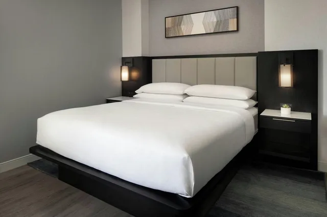 Suite, King Bed, Las Vegas Marriott 1/5