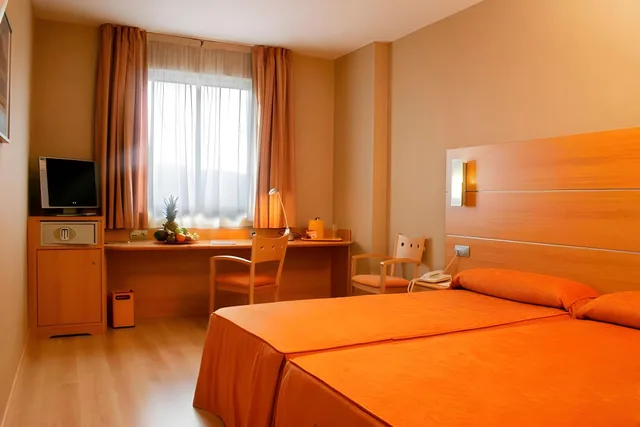 غرفة سوبيريور بسرير كينج، Hotel Posadas de Espana Malaga 2/2