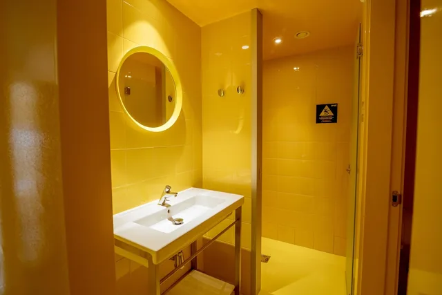 سكن مشترك مختلط بستة أسرّة وأسرّة بطابقين بإطلالة على المسبح بحمام خاص، Amistat Island Hostel Ibiza 7/10