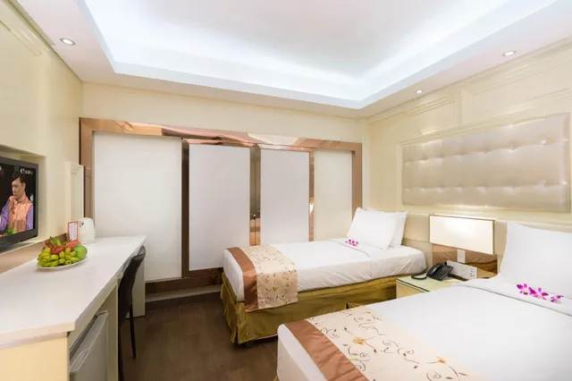 غرفة كلوب، Empress Hotel 2/2