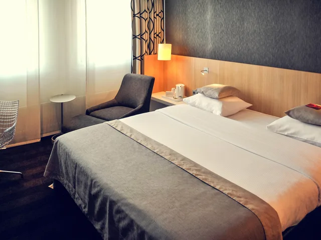 جناح جونيور، Mercure Amsterdam City Hotel 6/10