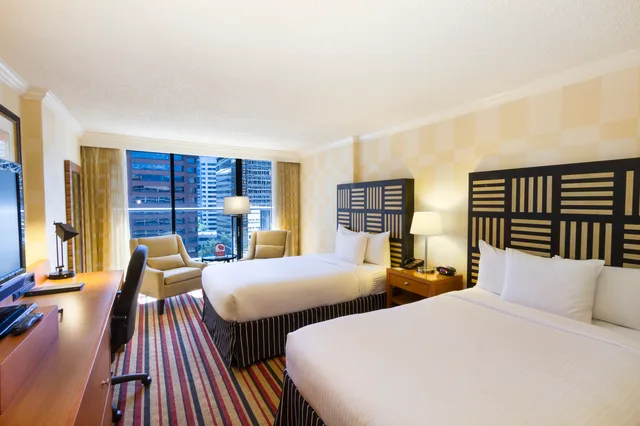 غرفة رباعية بإطلالة على المدينة، Pinnacle Vancouver Harbourfront (Ex Renaissance) 1/2
