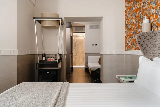 Deluxe, 1 King and 1 Single Beds, Unica Suite Rome 5/6