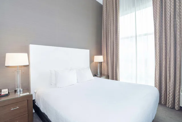 جناح بسرير كينج بمطبخ صغير، Sandman Hotel Abbotsford Airport 5/5
