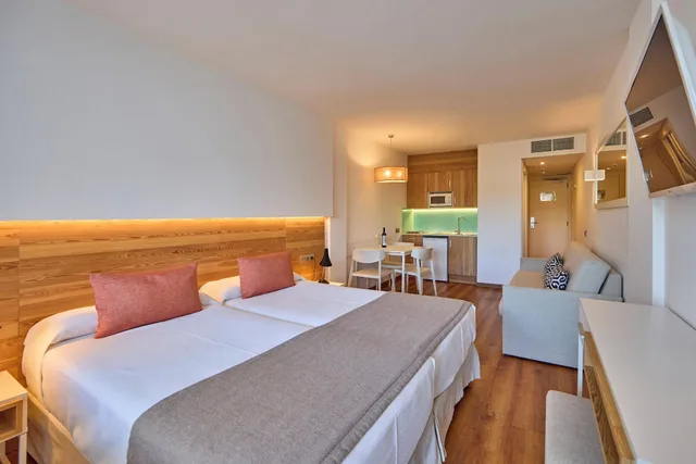 استوديو كومفورت مفرد بإطلالة على الحديقة بشرفة، Ponent Mar Aparthotel 1/8