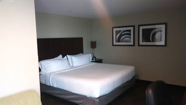 جناح بسرير كينج لذوي الإعاقة، Holiday Inn Express Suites Pittsburgh West Green Tree 2/4
