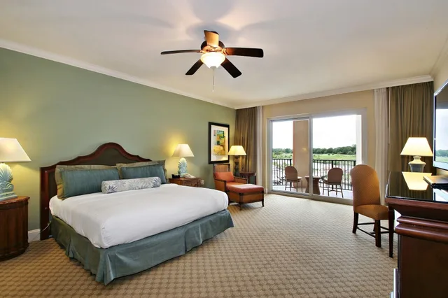 Junior Suite, King Bed, Resort View, Kitchenette، Marina Inn At Grande Dunes 4/8