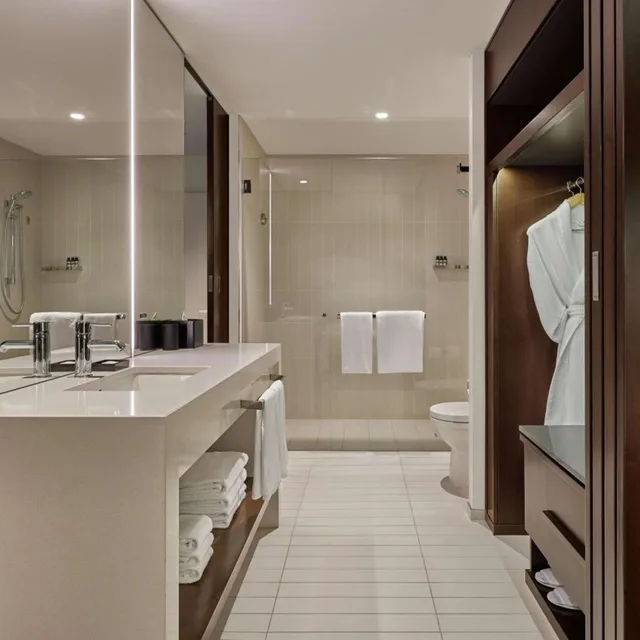غرفة بسرير كينج وسرير كوين بإطلالة على المدينة، Hyatt Regency Brisbane 5/6