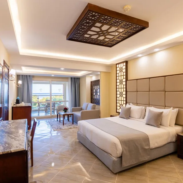 Gold, Triple، Edge Rotana Sea Beach 1/5