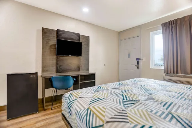 غرفة ديلوكس بسرير كينج، Motel6 San Bernardino, CA - South 4/6