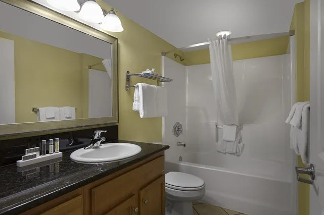1 Bedroom, Condo, 2 Double Beds, Ocean Front, Sofa، Bay View Resort Hotel 2/3