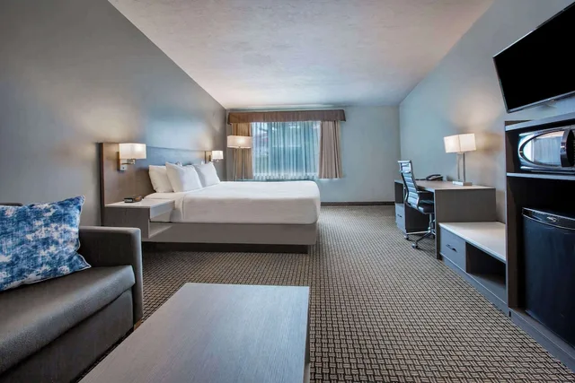 غرفة ديلوكس بسرير كينج، Days Inn & Suites by Wyndham Moncton 3/6