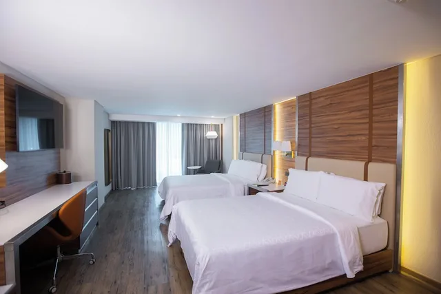 Premium, 2 Queen Beds, Holiday Inn Mexico Zona Centro by IHG 5/9
