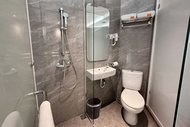 Smart, Economy, Twin Beds، Harris Hotel & Convention Gubeng 3/6