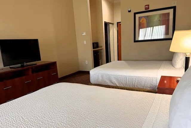 غرفة قياسية بسريرين كوين، Ramada By Wyndham College Station 4/8