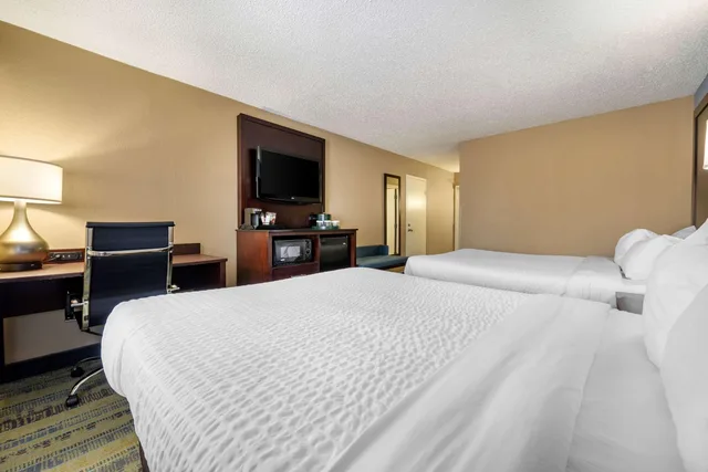 غرفة بسريرين كوين، Clarion Hotel Conference Center Lexington North 4/8